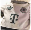 Steiff FC Bayern x Steiff Teddybär Wiesn™ Vanille 30cm Bild 4