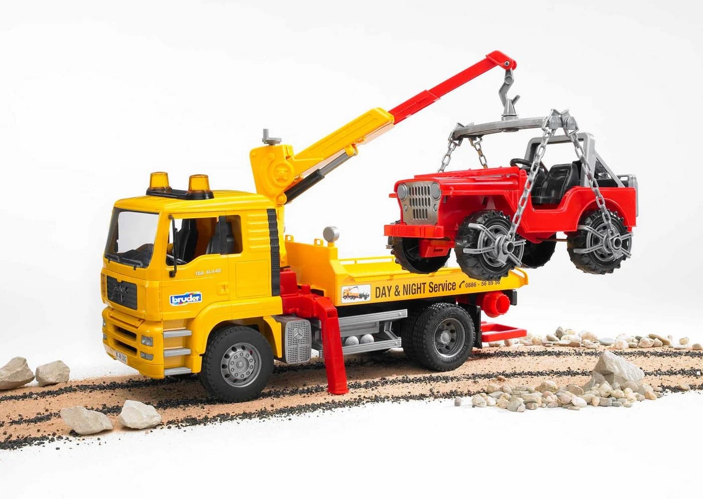 Bruder MAN TGA Abschlepp-LKW mit Geländewagen 26 cm - Bild 4
