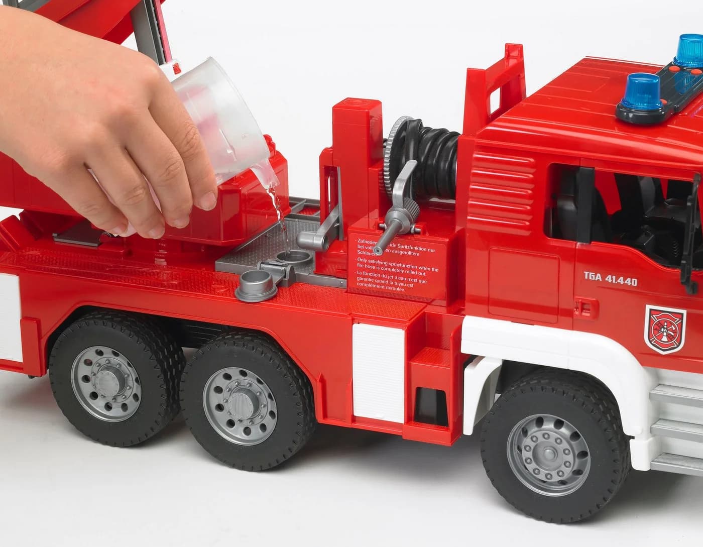 Bruder MAN-Feuerwehr mit Drehleiter, Licht und Sound 1:16 - Bild 5