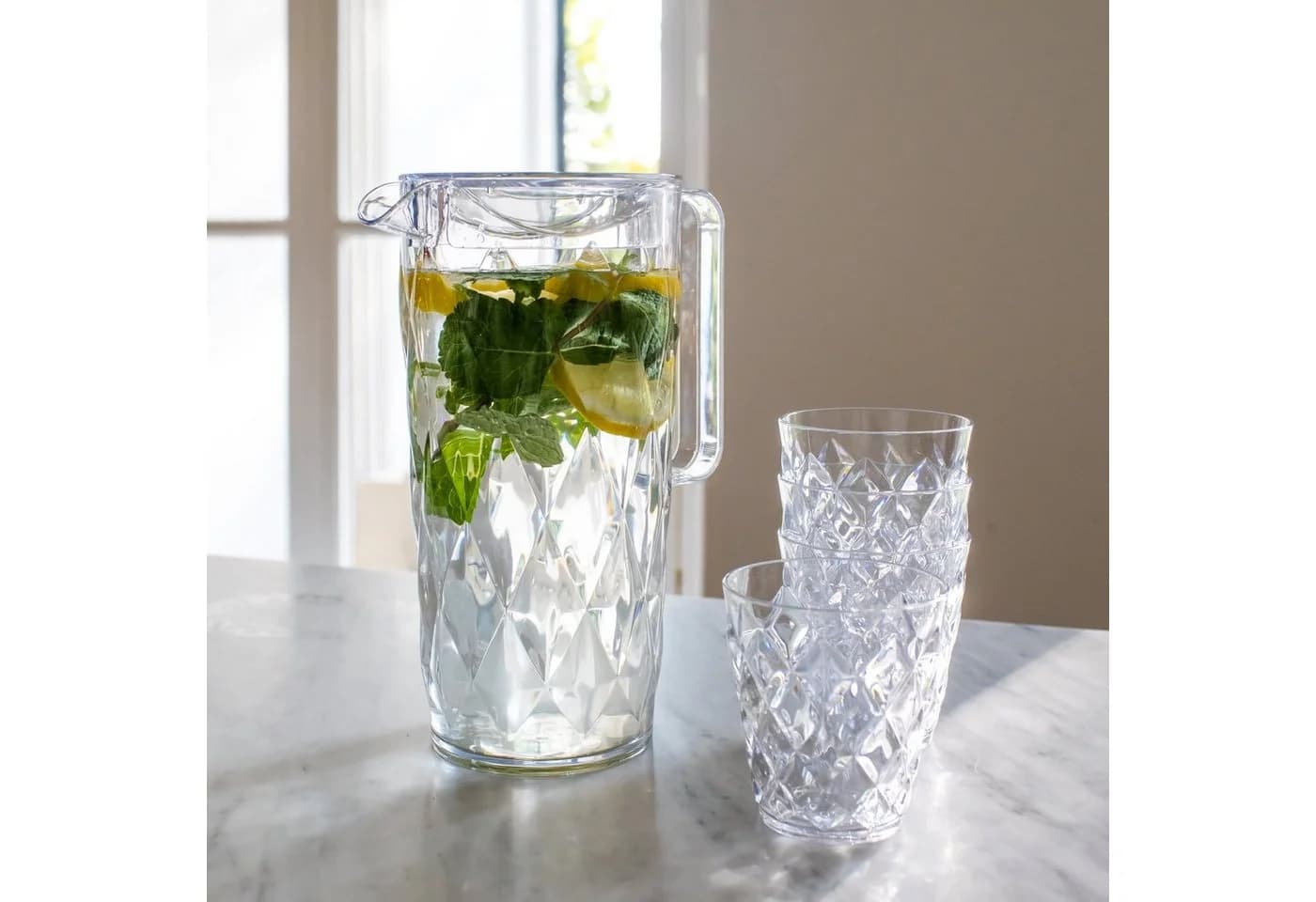 KOZIOL Kanne CRYSTAL 1,6l mit 4 Bechern Transparent Kunststoff