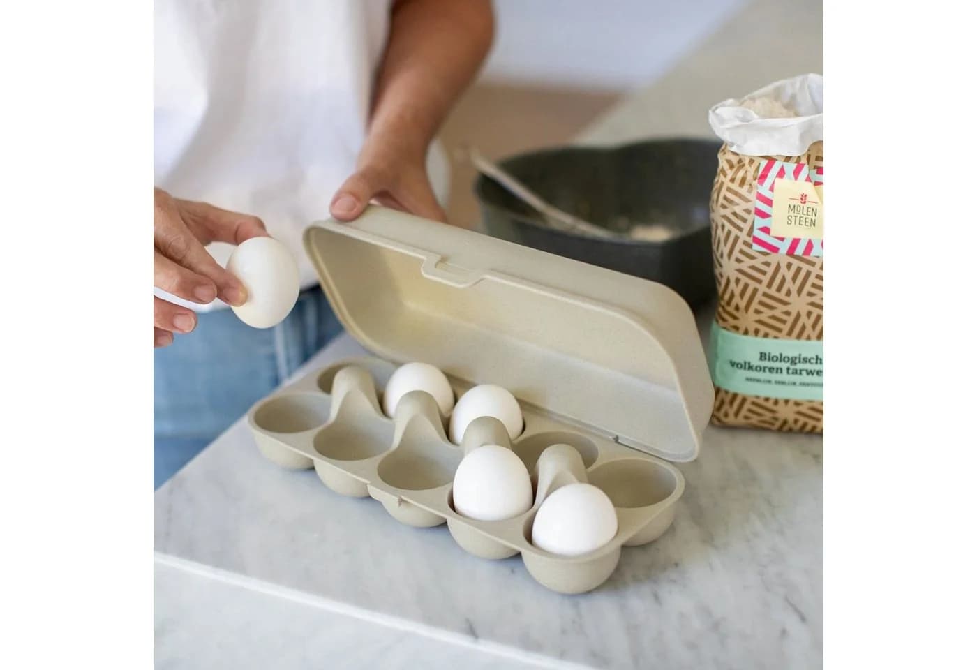 KOZIOL Eierkorb Eggs To Go Beige Kunststoff