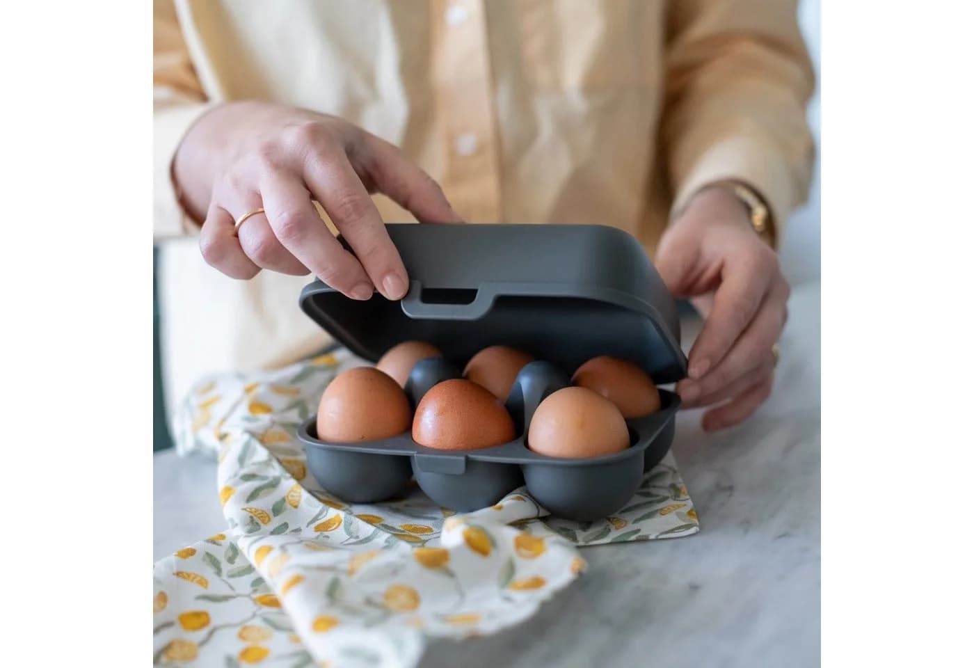 KOZIOL Eierkorb Eggs To Go Mini Grau Kunststoff