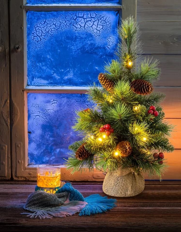 NÄVE LED-Leuchtzweig Weihnachtsbaum mit Beeren und Zapfen Grün Bunt