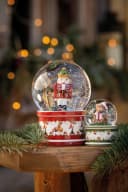 Villeroy & Boch Christmas Toys Schneekugel Bär 6,5 cm Bild 4