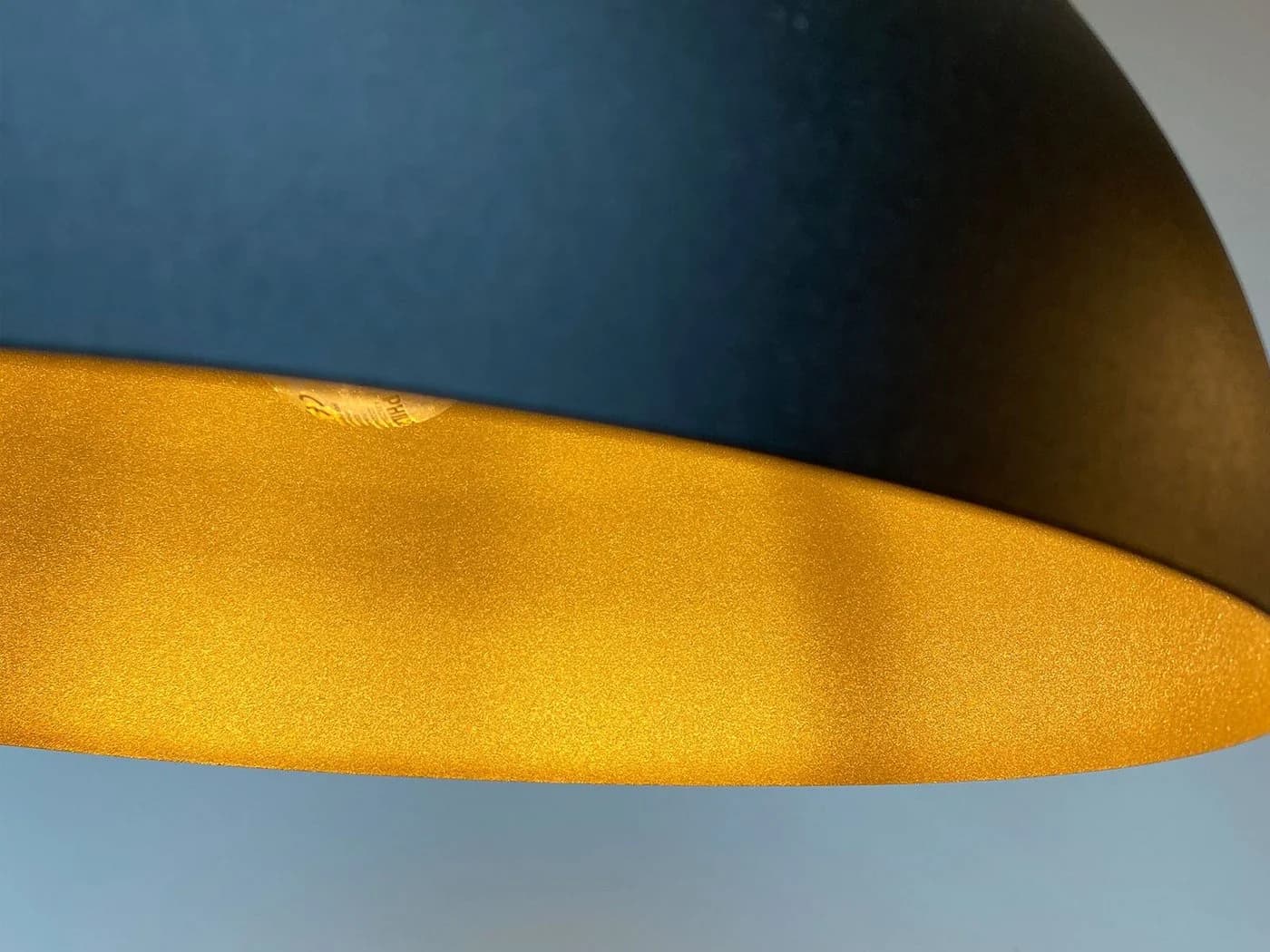 Pendelleuchte LEITUNG Metall Sandschwarz Innen Goldfarben - Bild 5
