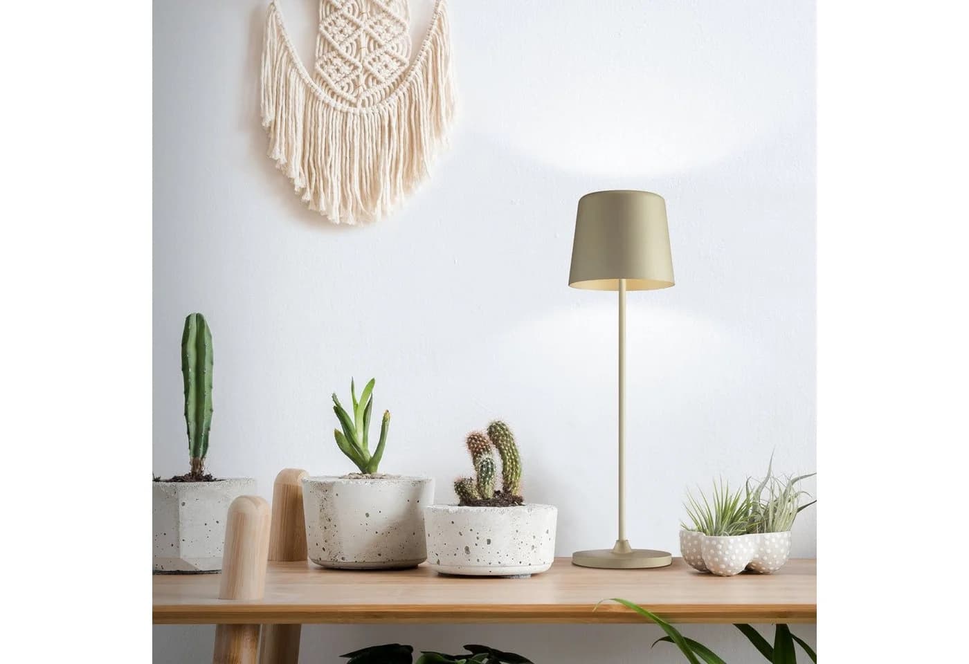 BRILLIANT LED Tischleuchte Kaami Cappuccino Mobile Außenlampe