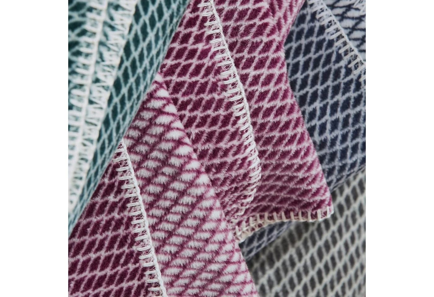 LOOKS by Wolfgang Joop Wohndecke Dunkelblau Rautenmuster Kuscheldecke - Bild 3