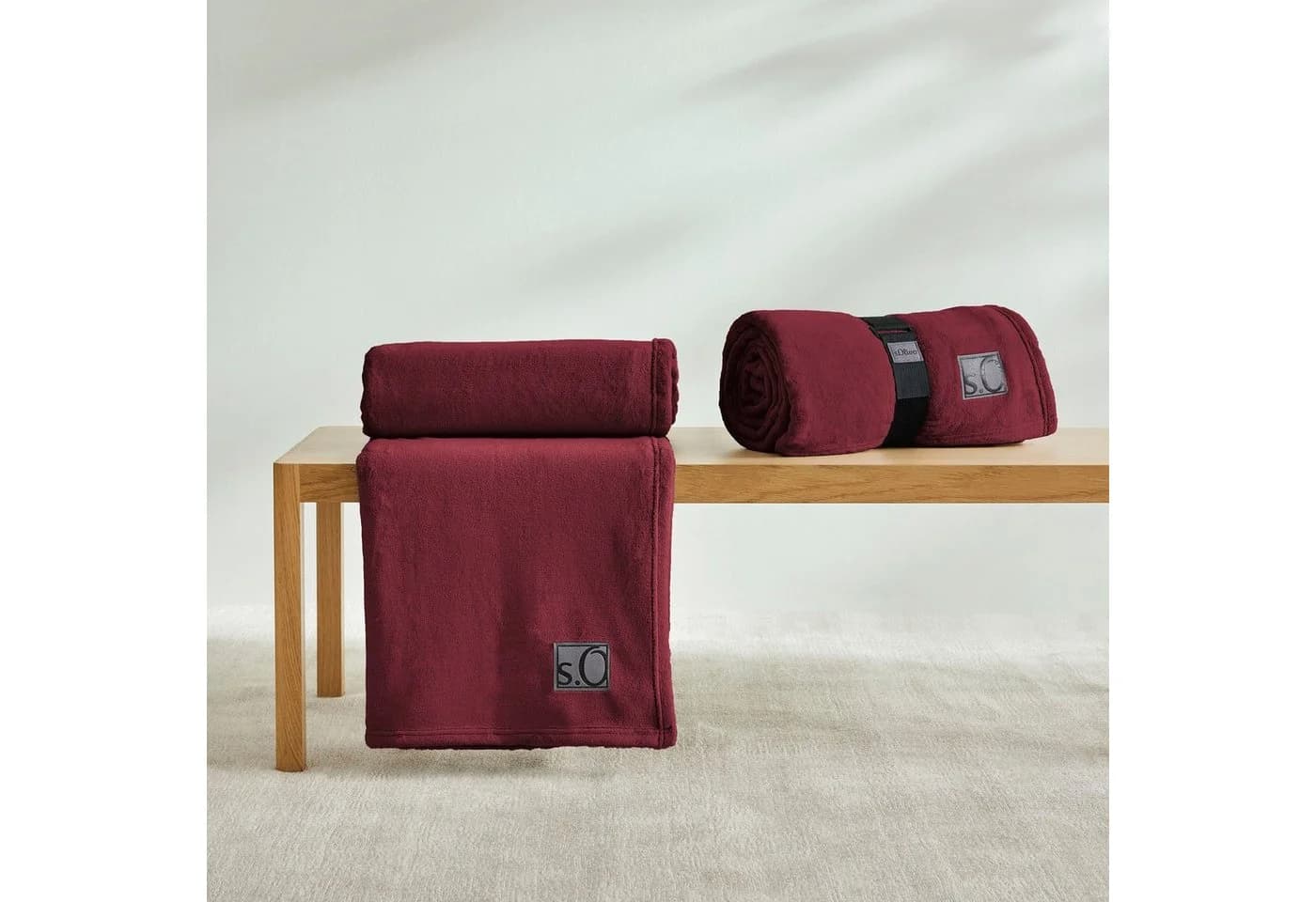 s.Oliver Wohndecke Kuschelsoft Bordeauxrot 150x200cm - Bild 2