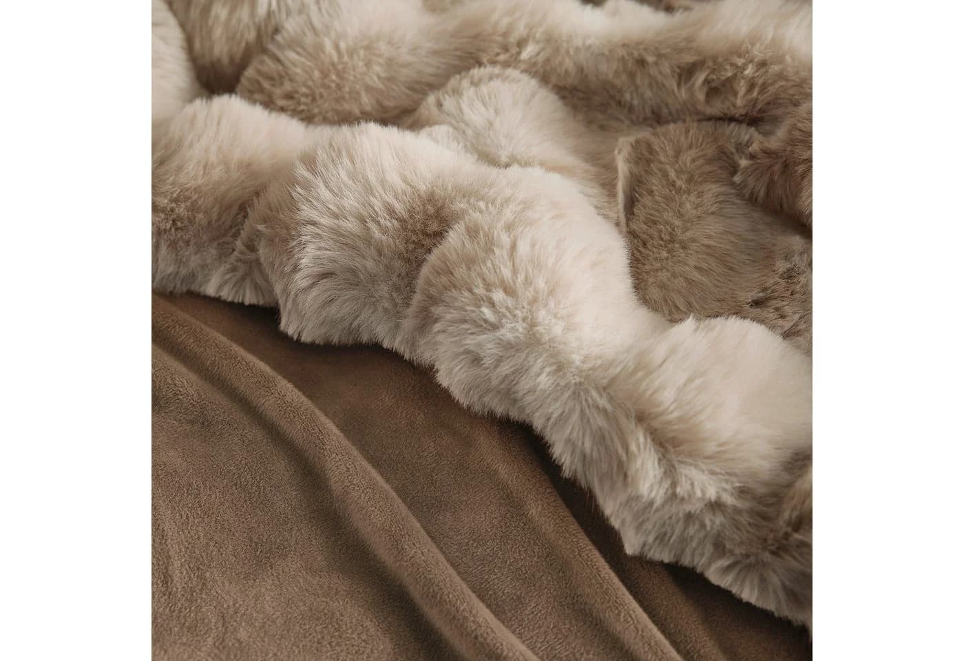 Bugatti Wohndecke Bubble Felldecke Beige Luxuriöse Felloptik - Bild 4