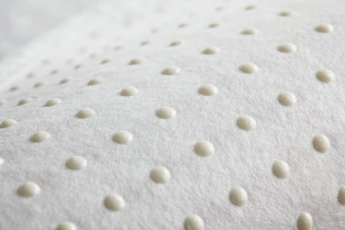 Dormisette Matratzenschoner mit Noppen Weiß Polyester-Nadelfilz