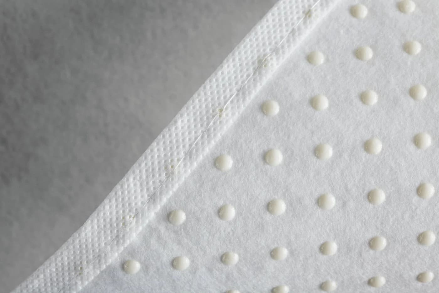 Dormisette Matratzenschoner mit Noppen Weiß Polyester-Nadelfilz - Bild 3