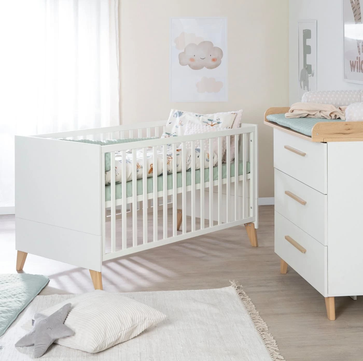 roba® Babybett Leon - Babybett mit 3 Schlupfsprossen & 3-fach höhenverstellbar