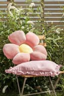 Magma Heimtex Dekokissen MINNIE Rosa Gelb Blumenform Bild 1