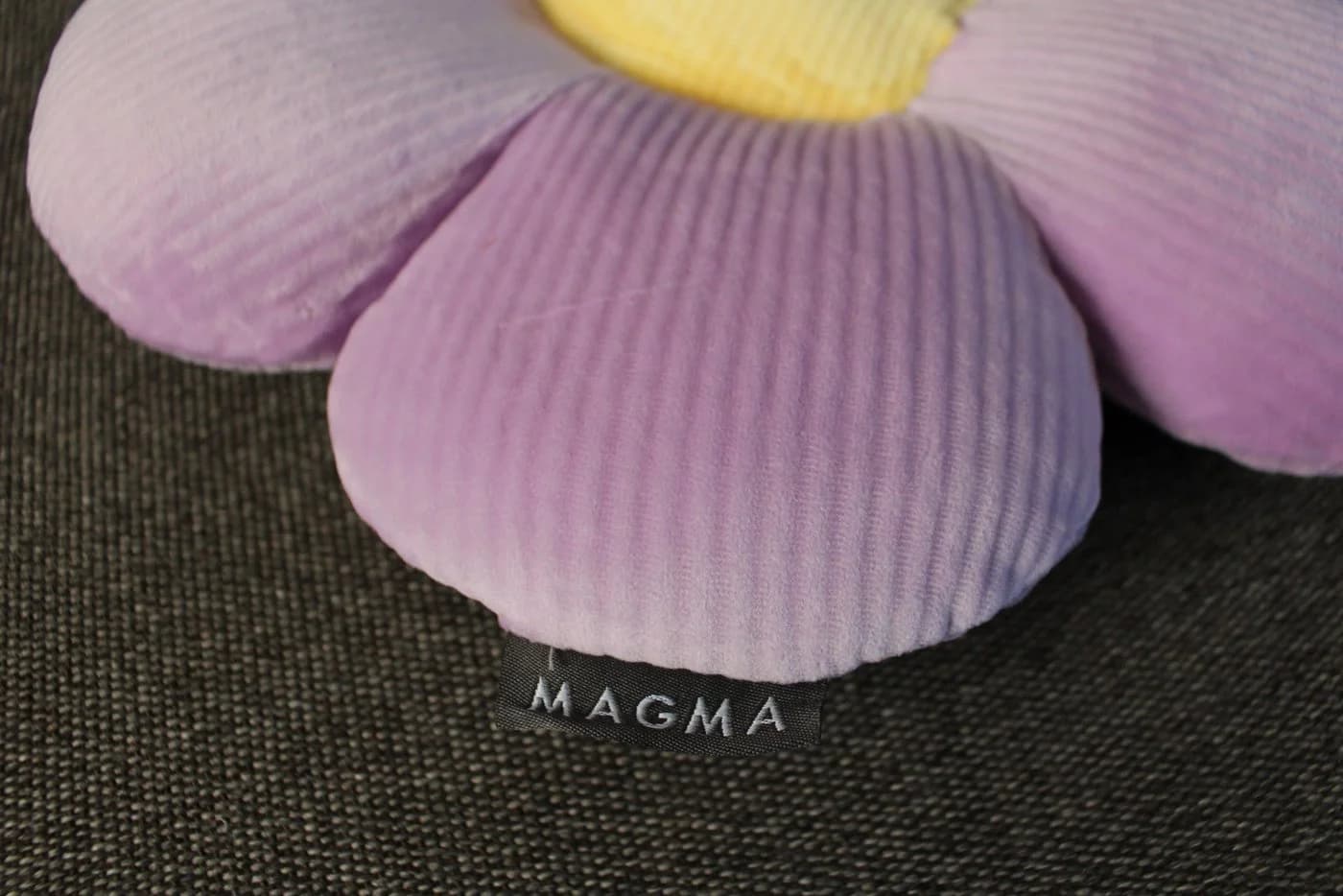 Magma Heimtex Dekokissen Blume Minnie Cordsamt - Bild 4