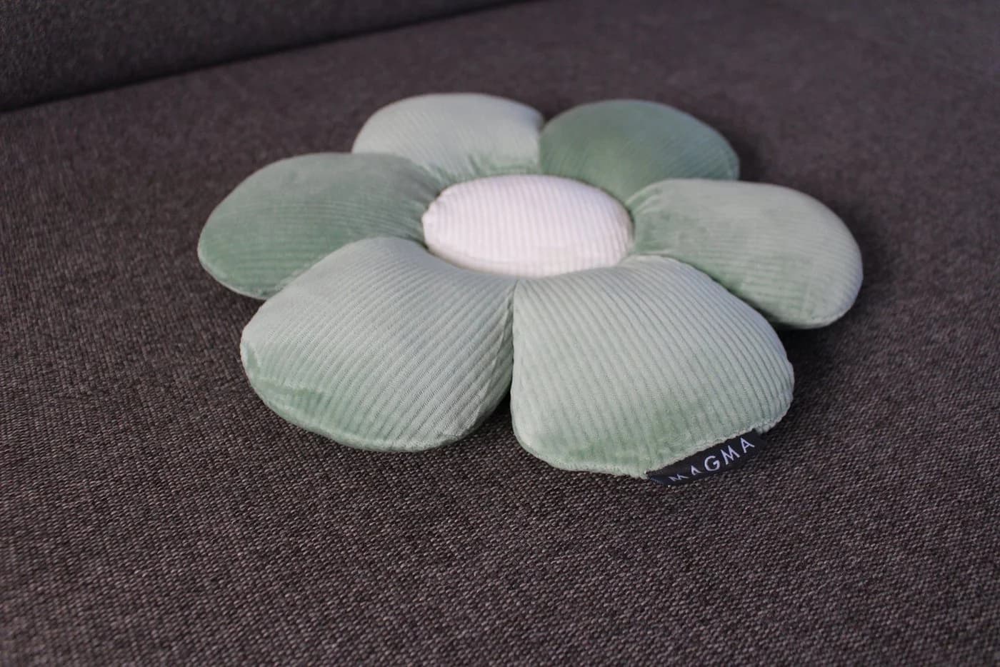Magma Heimtex Blumen-Formkissen Minnie Cordsamt - Bild 4
