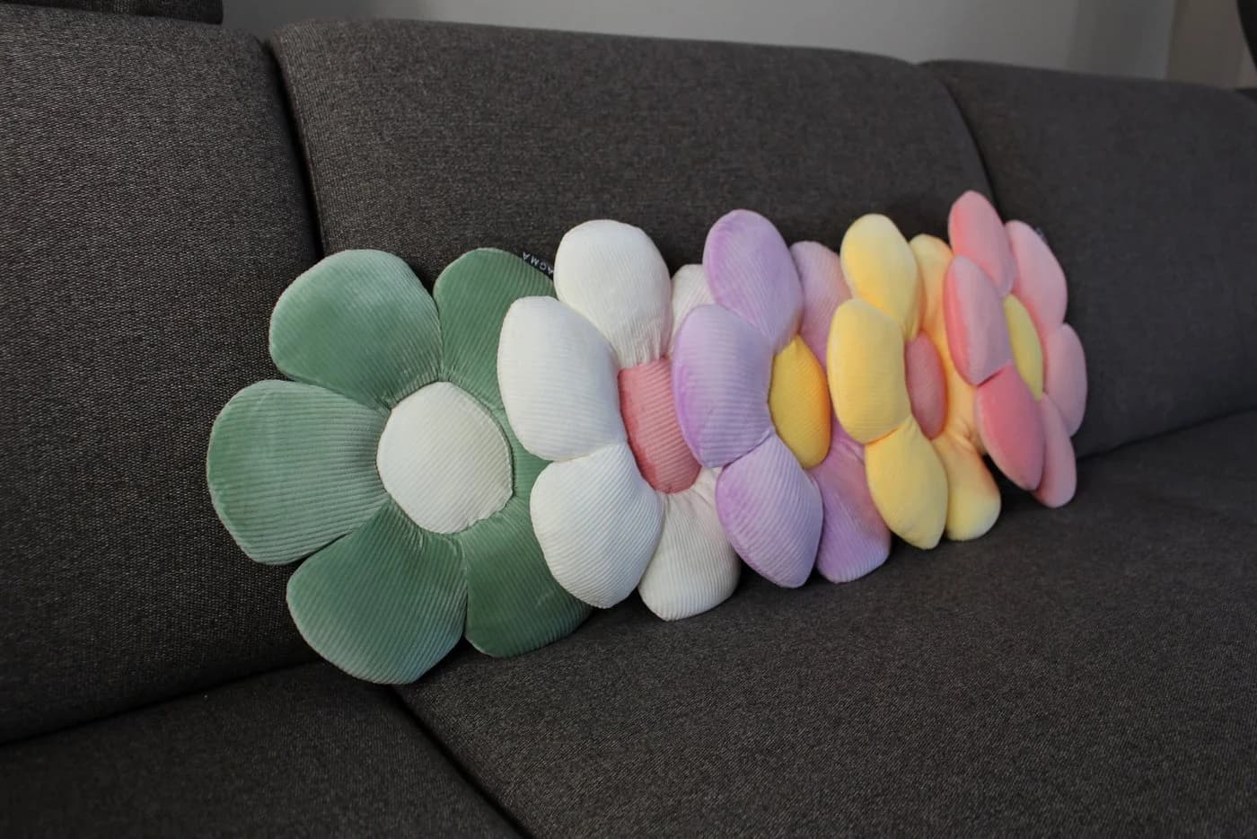 Magma Heimtex Blumen-Formkissen Minnie Cordsamt - Bild 5
