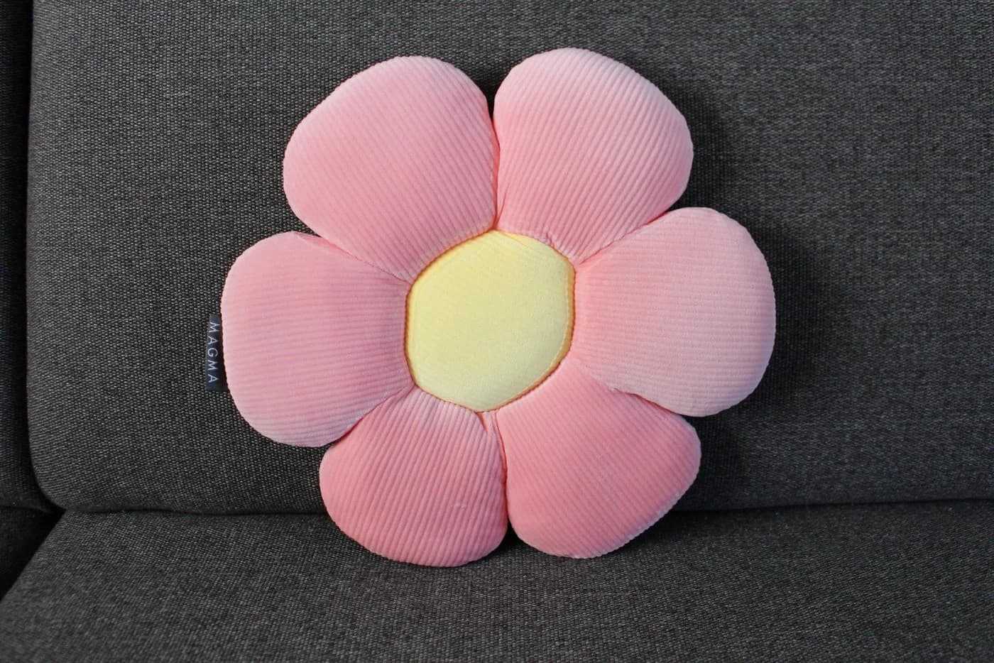 Magma Heimtex Blumen-Formkissen Minnie Cordsamt