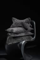 Magma Heimtex Kissenhülle BAO Schwarz Leo-Muster Jacquard-Chenille Bild 3