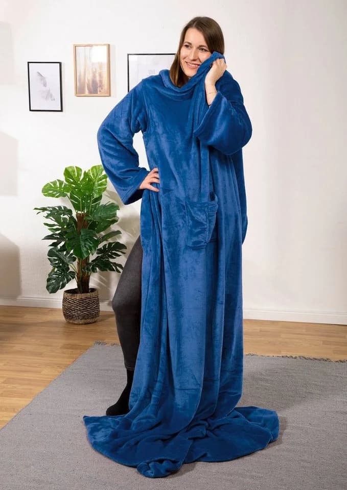 heimtexland Wohndecke Kuscheldecke mit Ärmeln Super Soft Flanell Decke Blau