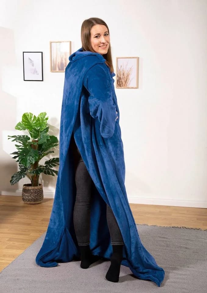 heimtexland Wohndecke Kuscheldecke mit Ärmeln Super Soft Flanell Decke Blau - Bild 3