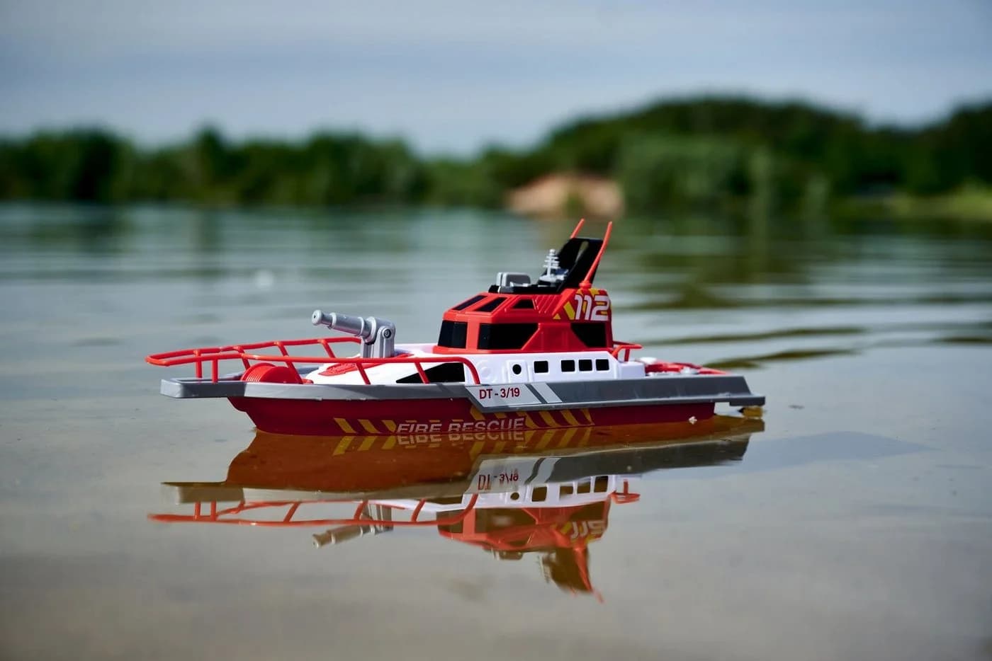 Dickie Toys RC-Boot Feuerwehrboot Rot mit Wasserspritzfunktion und Fernbedienung - Bild 5