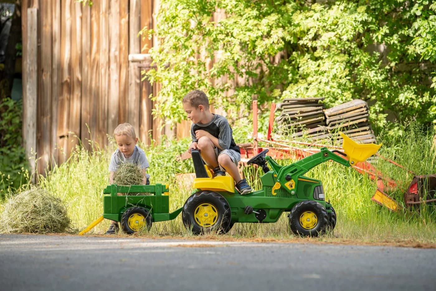 ROLLY TOYS Trettraktor John Deere mit Lader und Trailer Grün