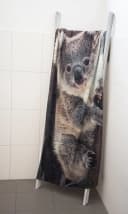 Flauschiges Handtuch mit Koala-Print Bild 1