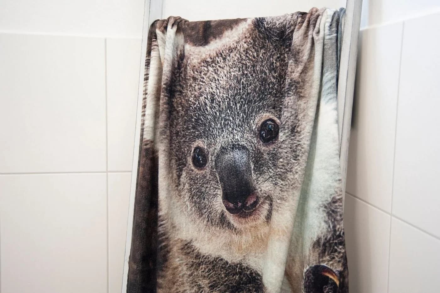 Flauschiges Handtuch mit Koala-Print - Bild 4