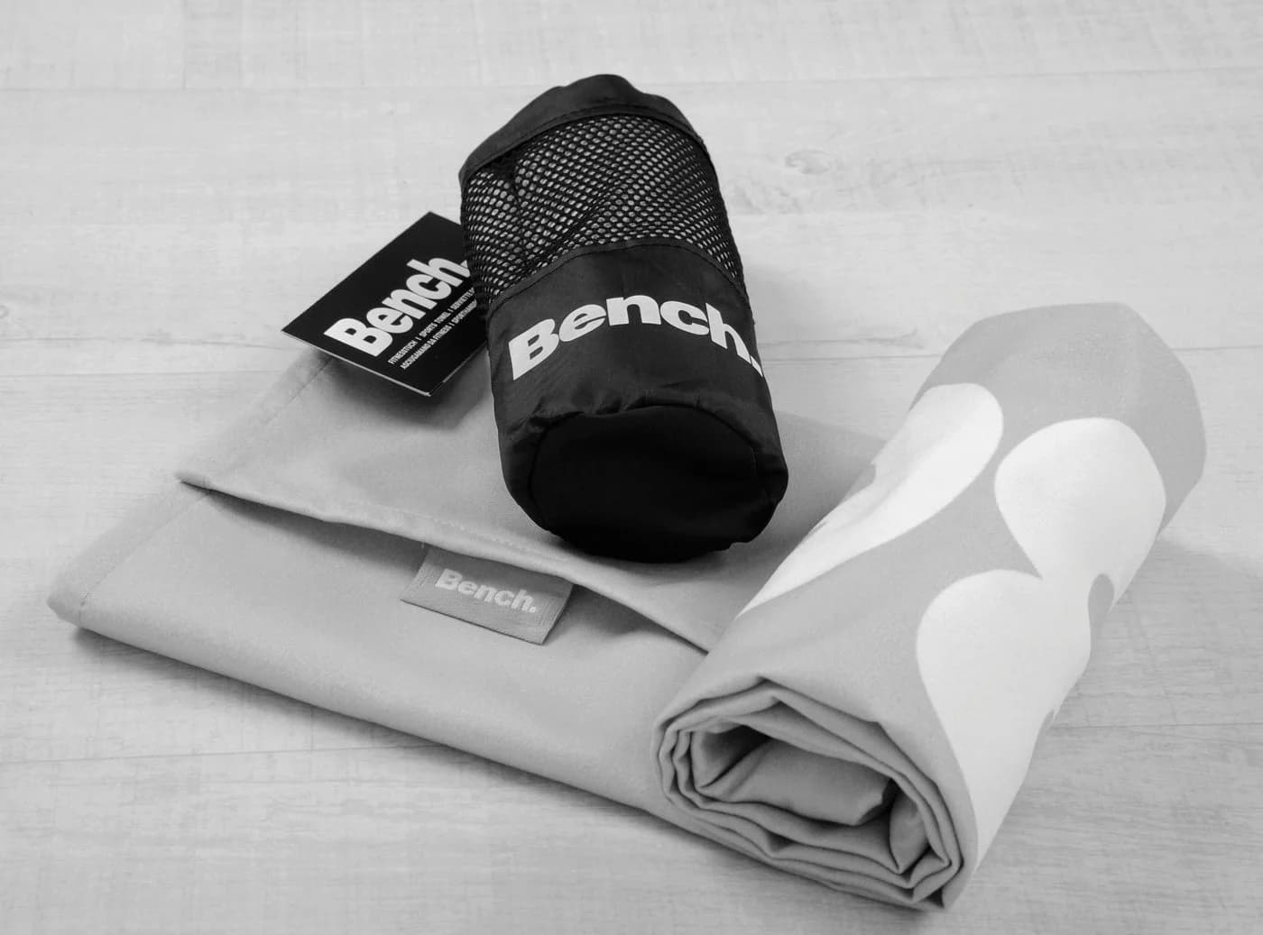 Bench Sporthandtuch Grau Microfaser mit Tasche