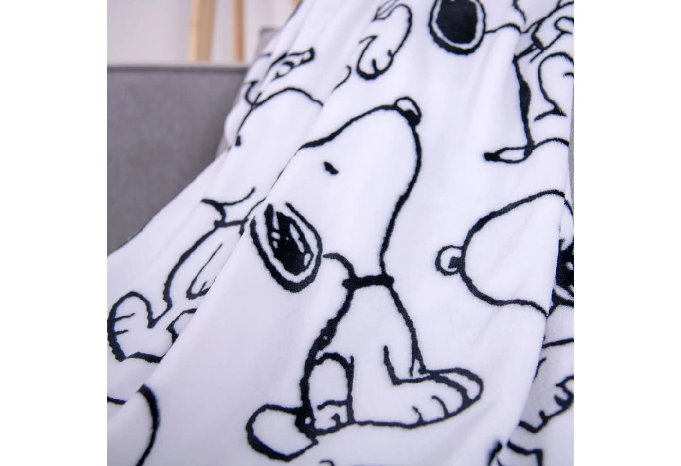 Herding Wohndecke Snoopy Weiß 150x200 cm Oeko-Tex® Standard 100 - Bild 4