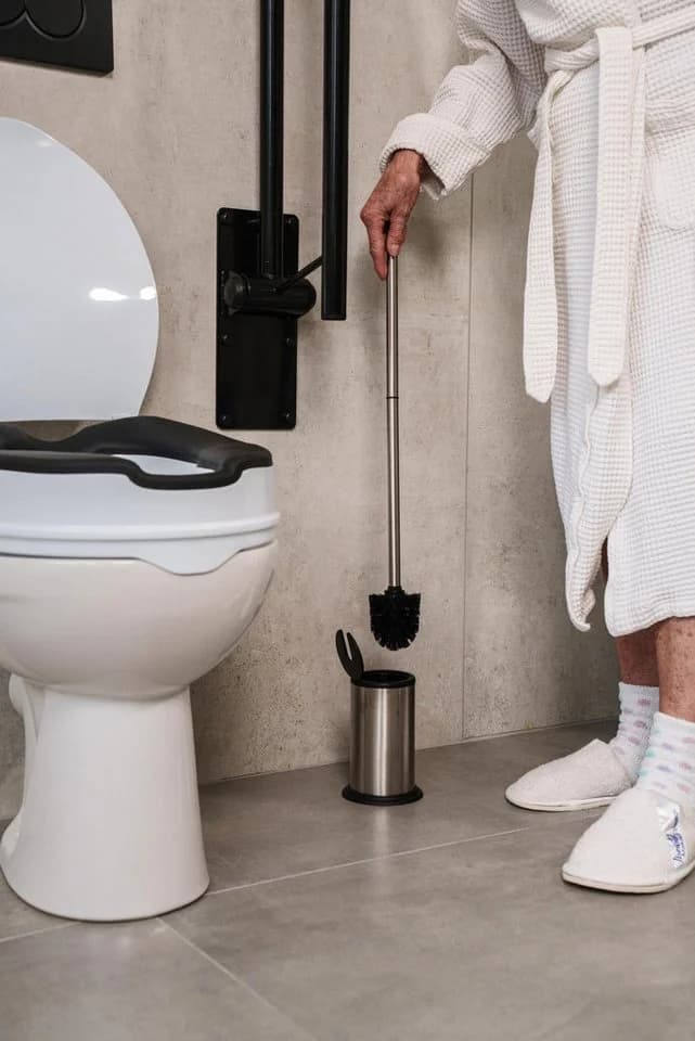 Zeitlose WC-Bürste aus Chrom