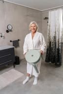 Ridder Duschklappsitz Stan hellgrün mit rutschfesten Füßen Bild 1