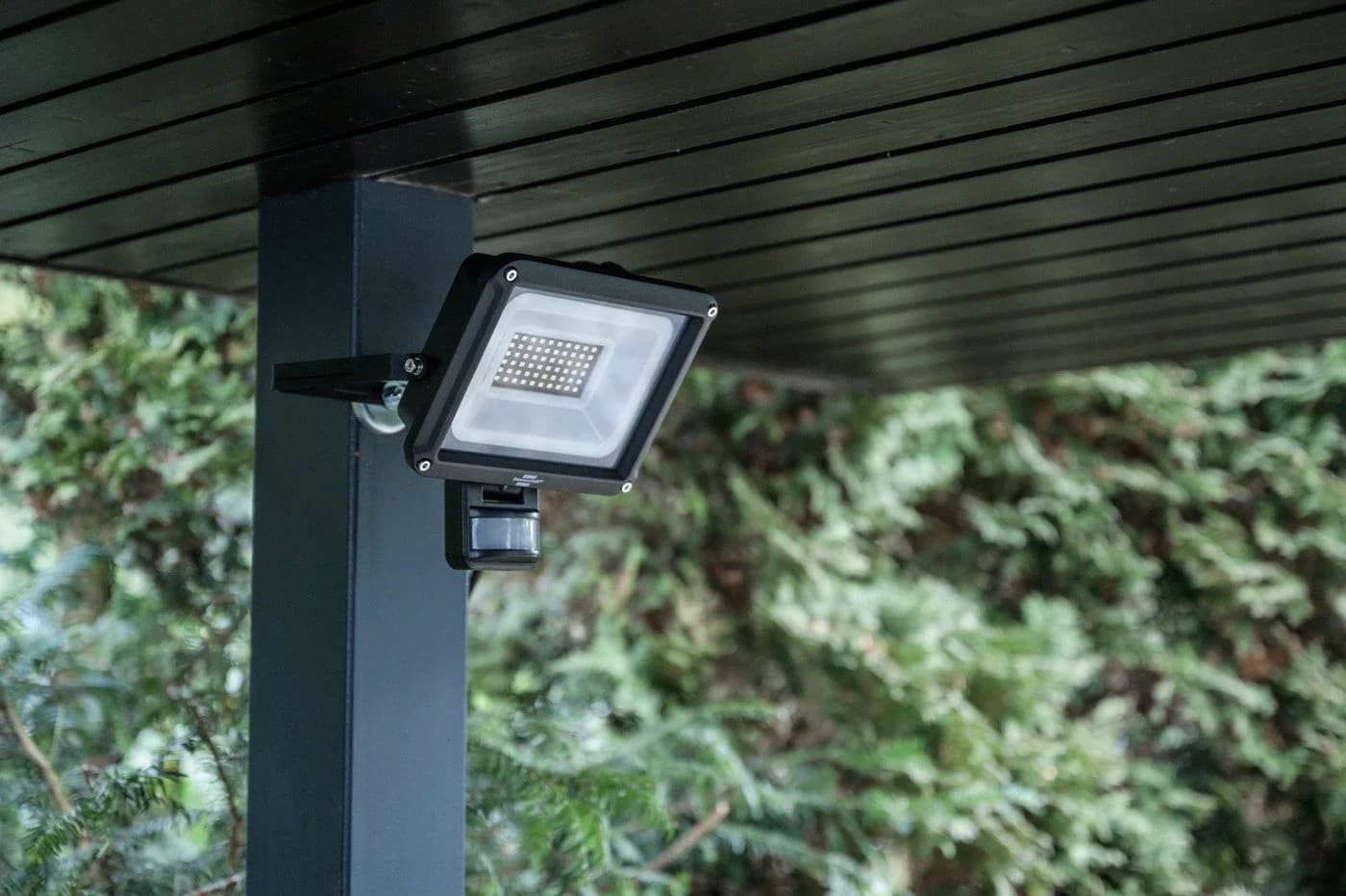 Brennenstuhl LED Wandstrahler JARO 4060 P Schwarz mit Bewegungsmelder