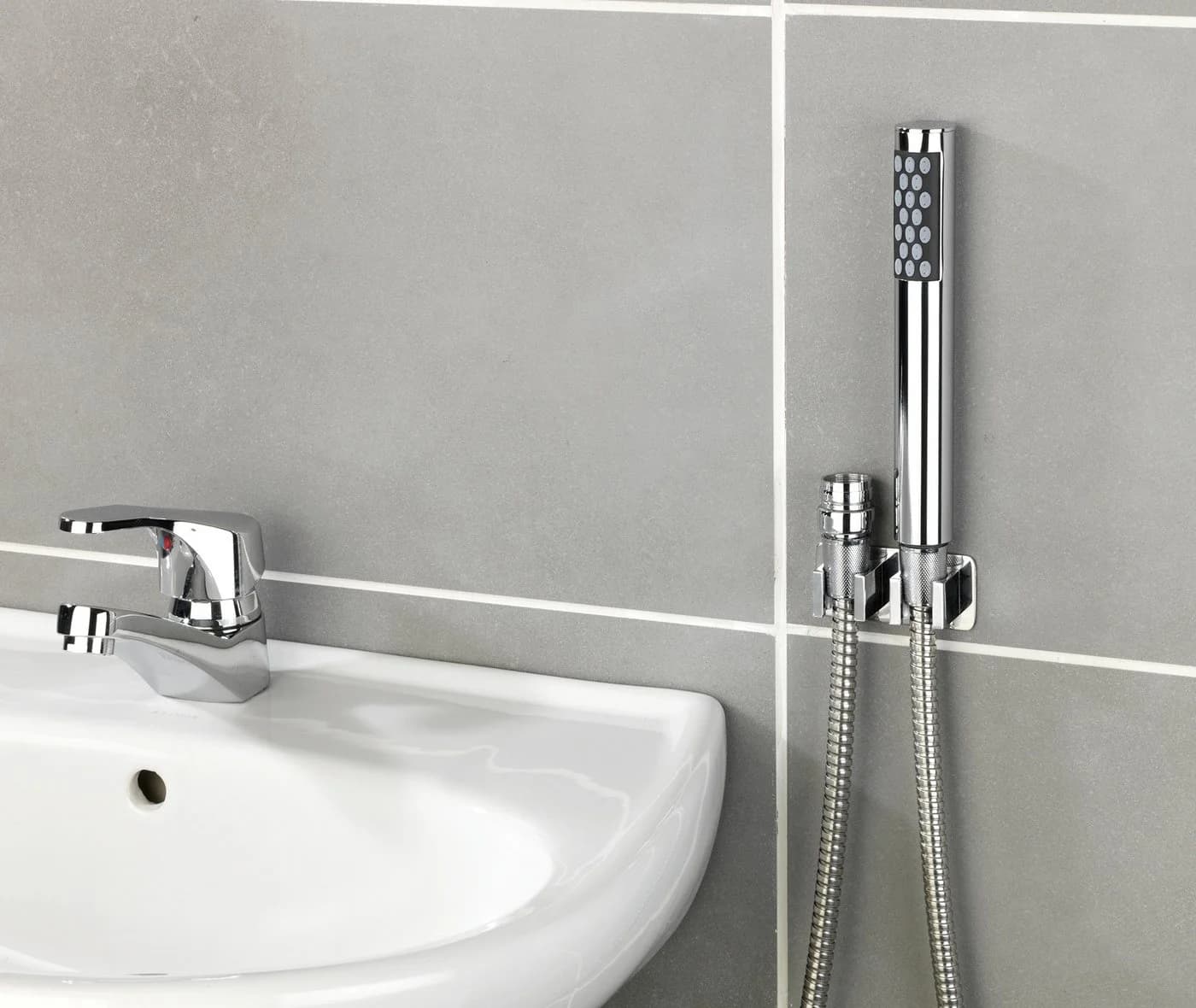 WENKO Waschbeckendusche mit Universal-Adapter und Duo Haken