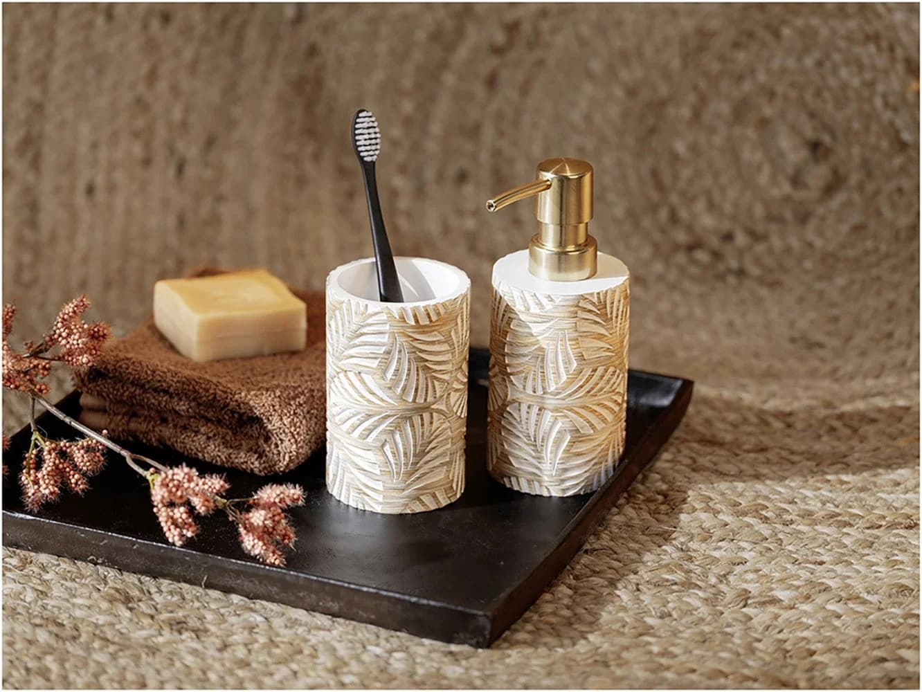 WENKO Badaccessoire-Set Terralba 2-tlg. Seifenspender & Zahnbürstenhalter Polyresin Blätter-Struktur