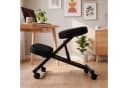 IDIMEX Arbeitshocker ROBERT Kniestuhl Schwarz Stoff Ergonomisch Bild 1