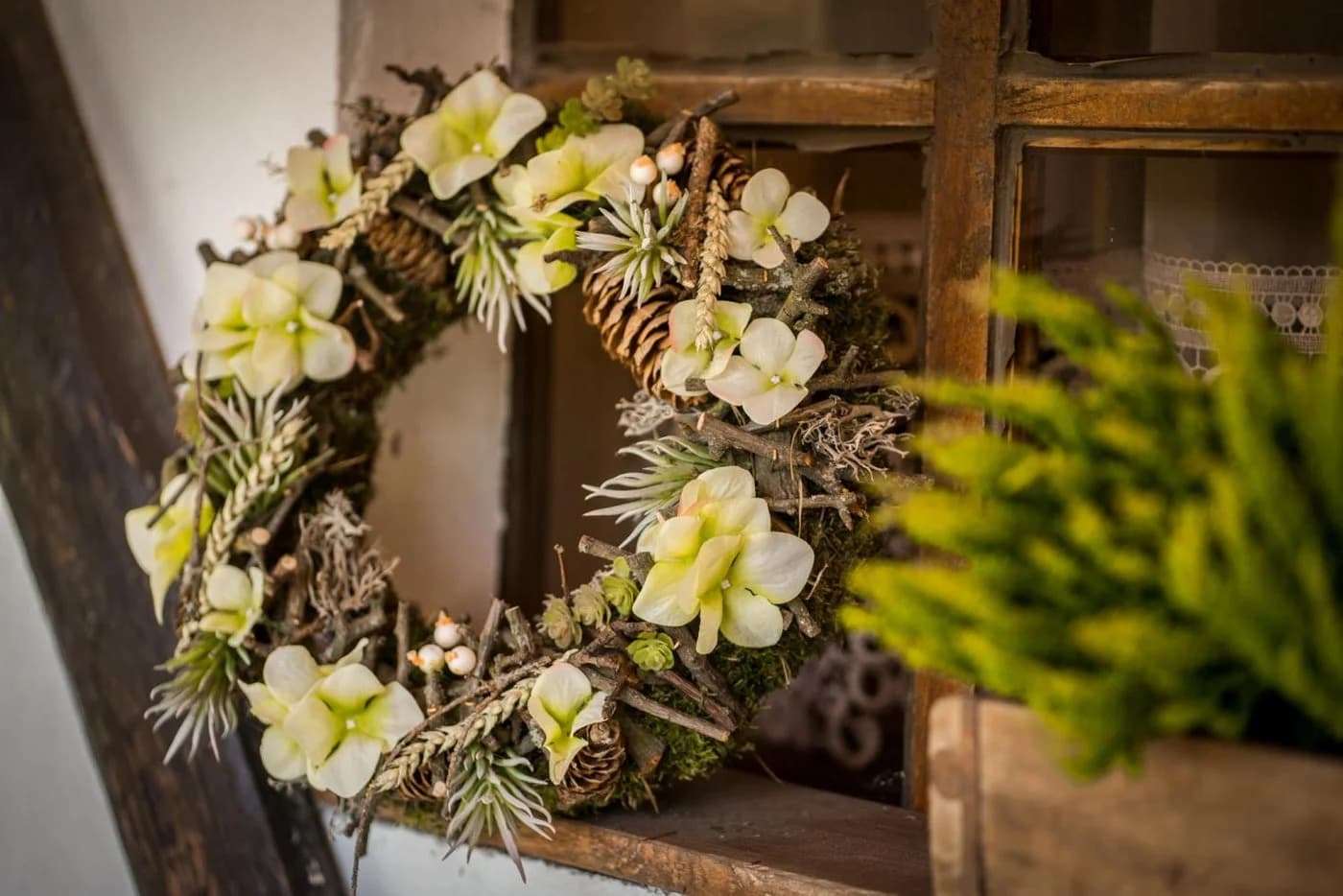CreaFlor Home Herbstkranz mit Hortensien und Apfelzweigen
