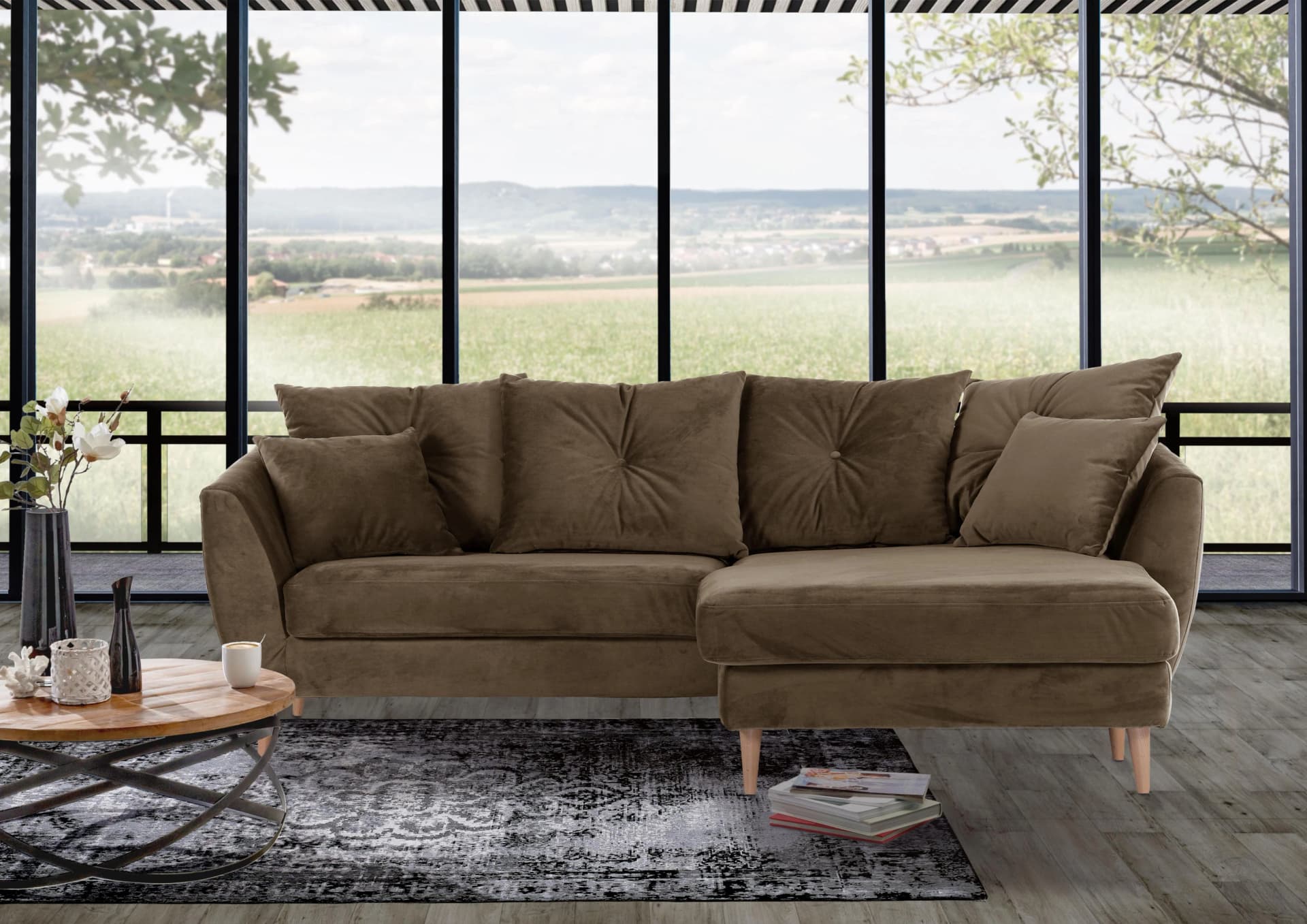 Ecksofa GUTMANN FACTORY Braun mit Hocker und Zierkissen