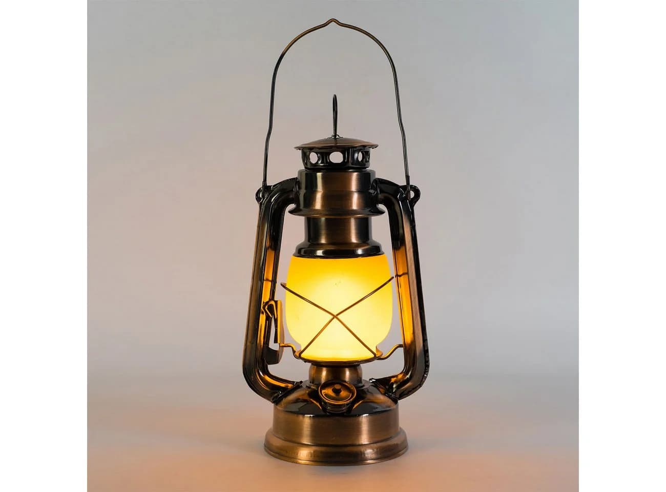 Casativo Retro LED-Sturmlaterne mit Flammen-Optik in Bronzelook - Bild 4