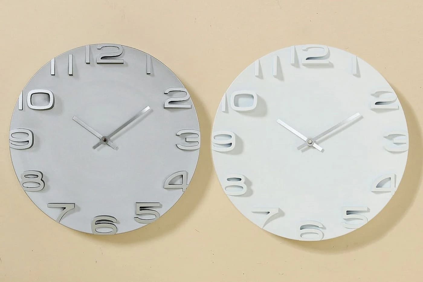 BOLTZE GRUPPE GmbH Wanduhr Annika 36 cm Kunststoff Weiß/Grau