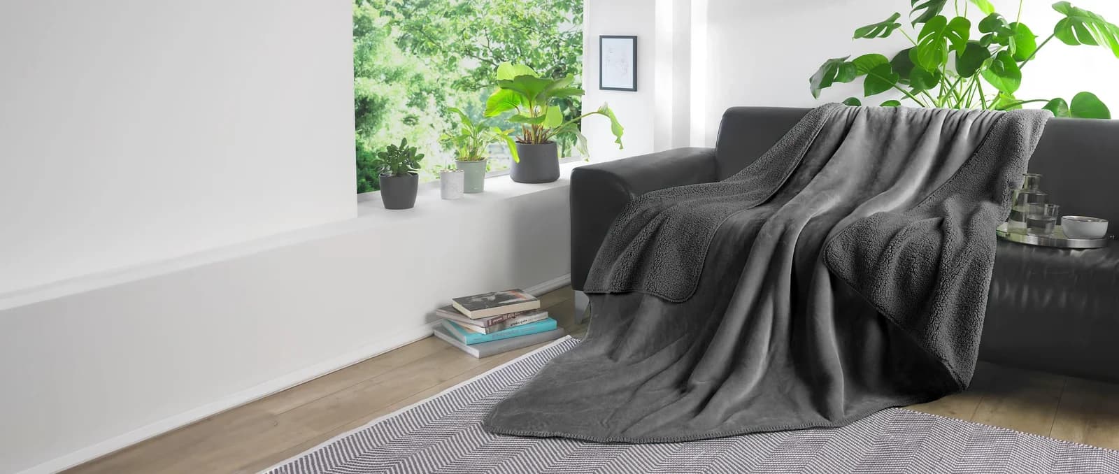 KINZLER Demi Flausch Wohndecke Anthrazit Wendefunktion Polyester