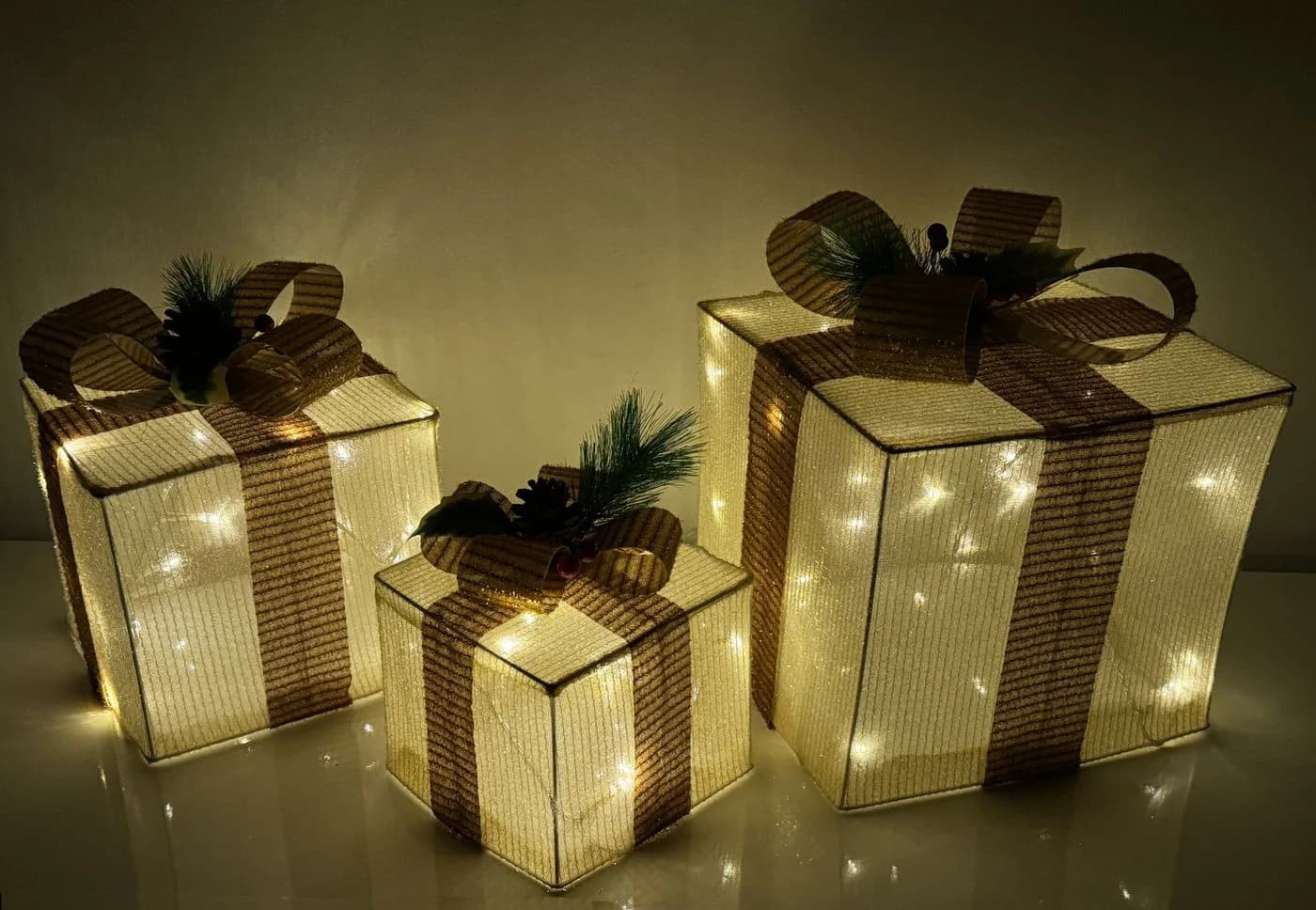 Nipach LED-Lichternetz LED Geschenkwürfel 3er Set 25cm/20cm/15cm Innen & Außen Timer - Bild 2