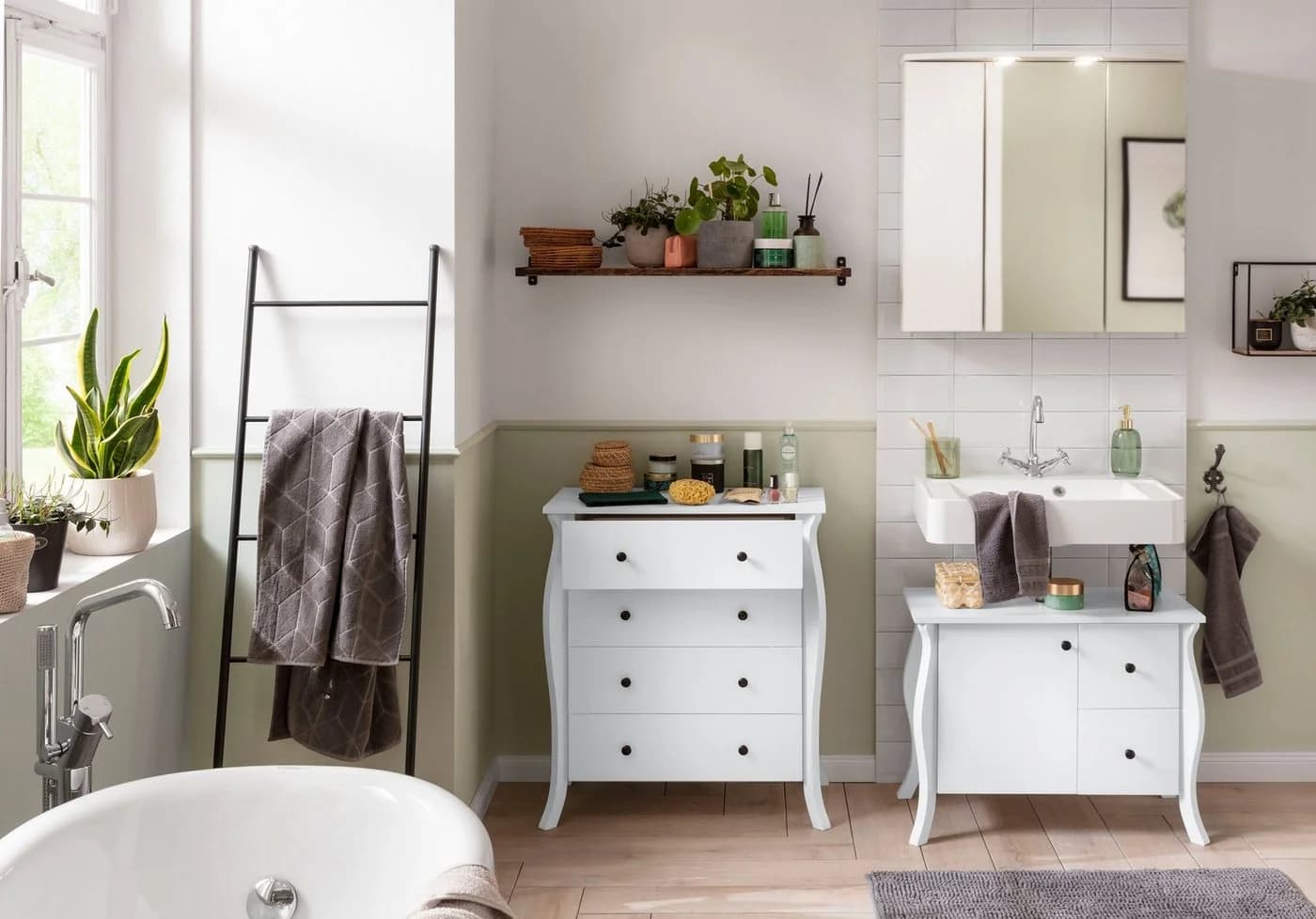 Schildmeyer Spiegelschrank Verona Weiß Glanz 3-türig mit LED - Bild 4
