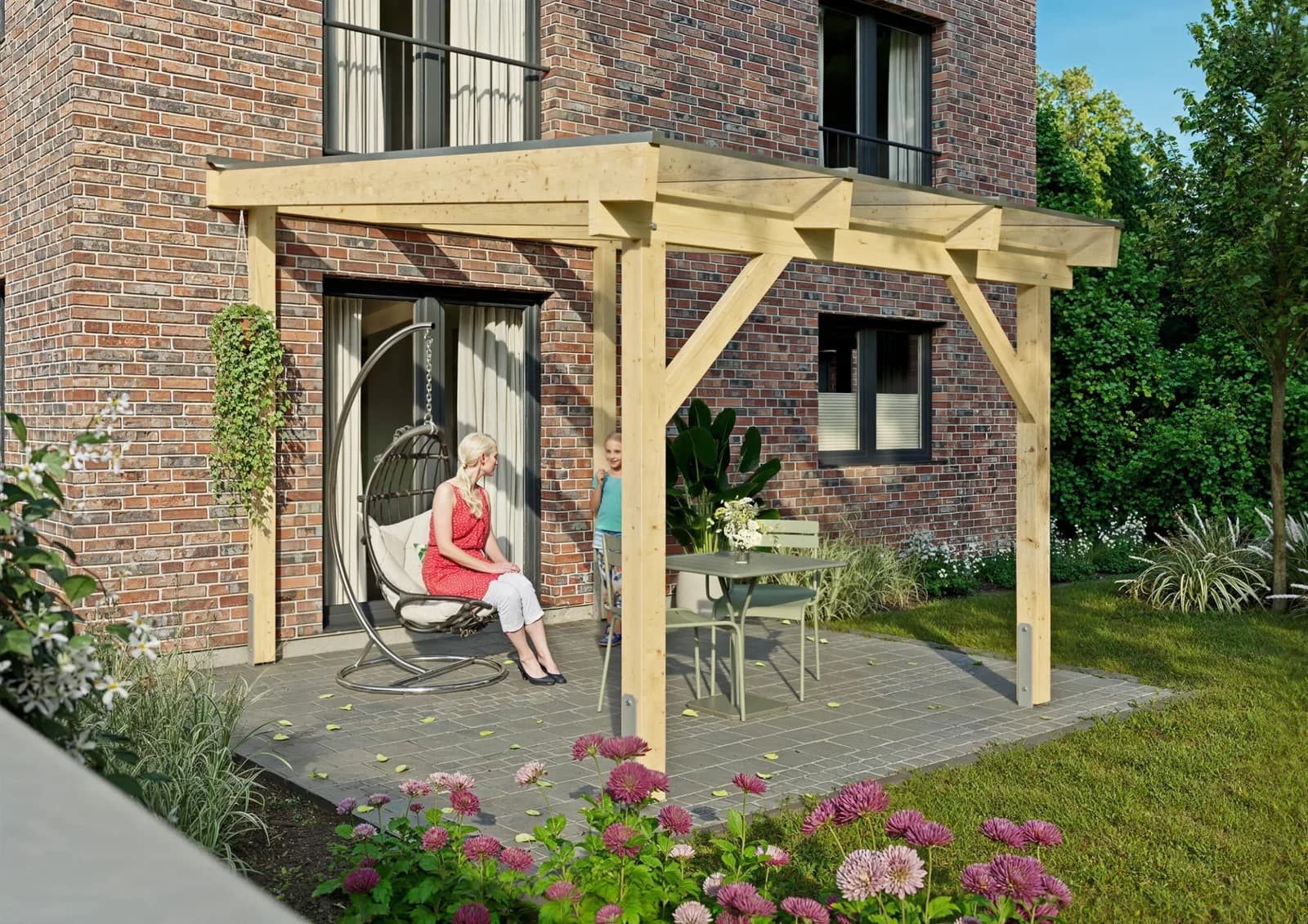 Terrassenüberdachung aus Fichtenholz, Leimholz und Polycarbonat