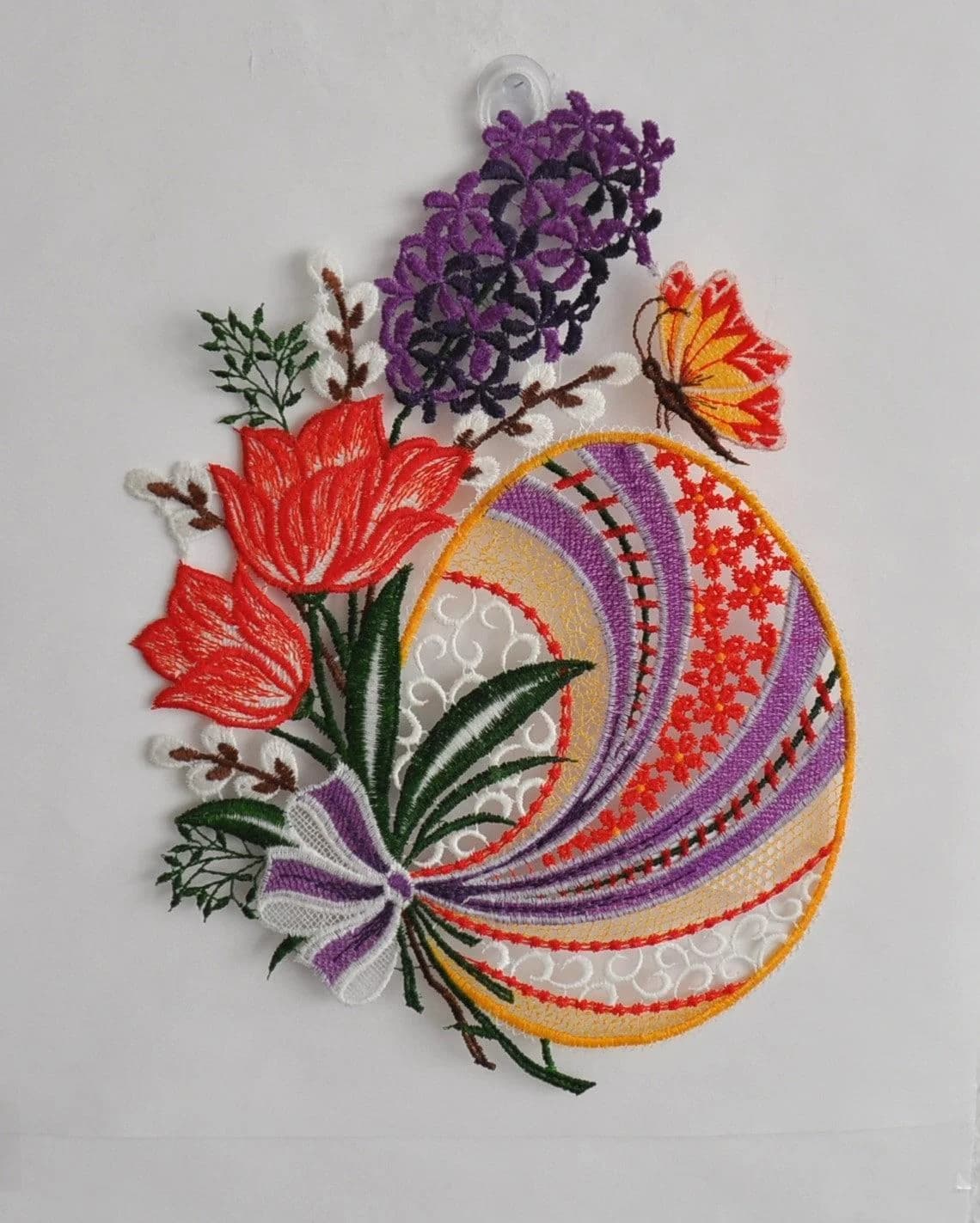 Fensterdekoration STICKEREIEN PLAUEN Osterei mit Tulpen Bunt