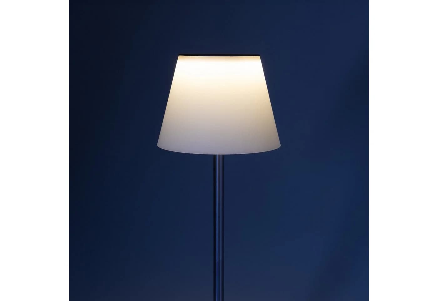 IC Gardenworld LED Solar Standleuchte Garten warm-weiß Milchglas-Optik