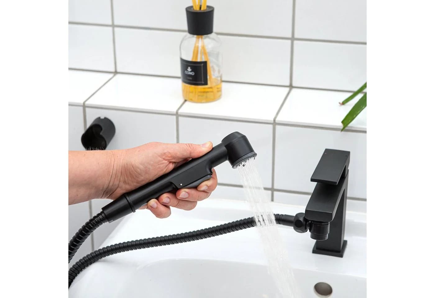 CORNAT Waschbeckendusche Brause-Set inklusive Montagematerial