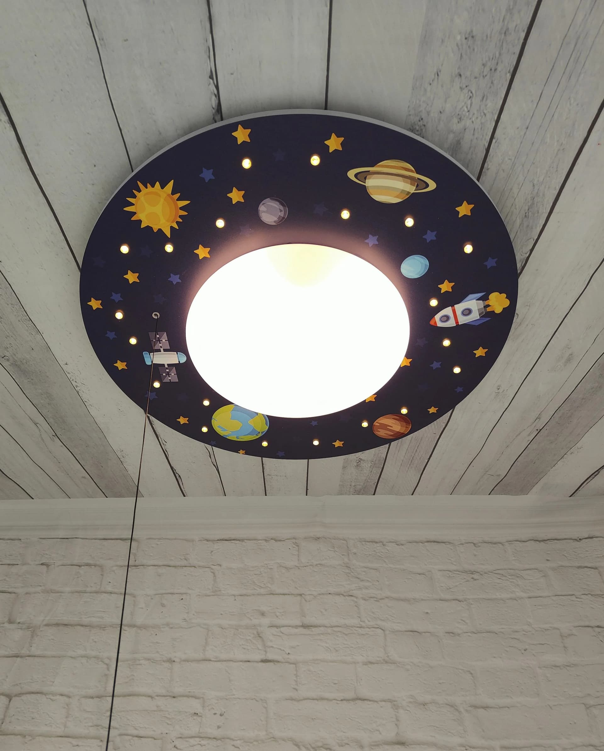 Deckenleuchte Weltall mit LED-Sternenhimmel von Niermann Standby