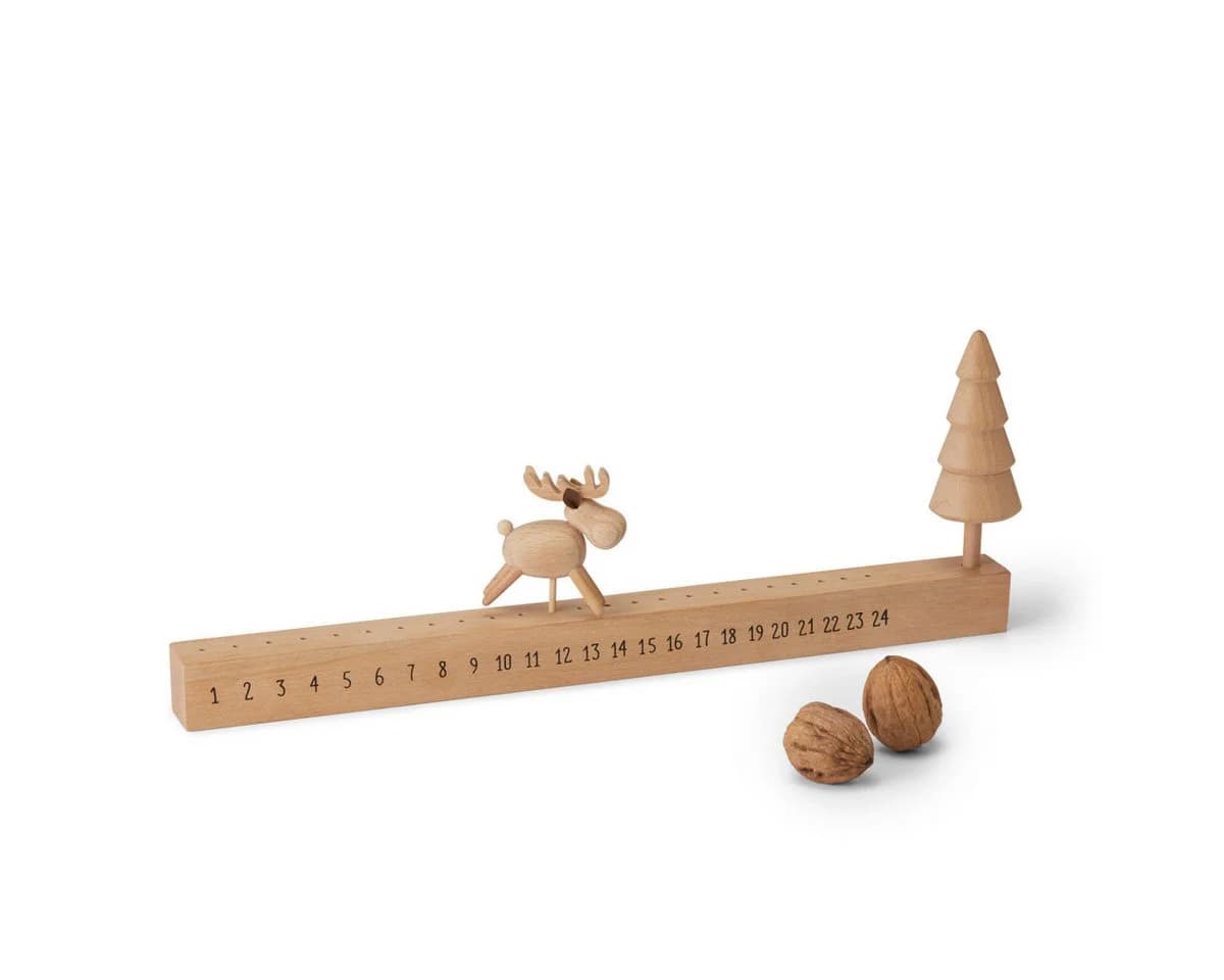 Moderner Adventskalender aus Holz in Weiß und Rot