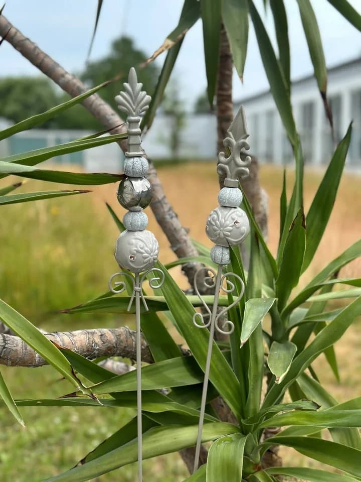Dragimex Gartenstecker Metall Französische Lilie Grau Beige 2 Stück - Bild 3